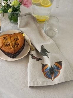 Oldenhof Flying Butterflies Servet 45 X 45 Cm Linnen 6 Stuks 13 Oldenhof Flying Butterflies Servet 45 X 45 Cm Linnen 6 Stuks -Keuken Verkoop linoroom napkins butterflies vertical lr 3