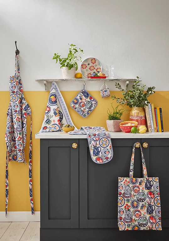 Ulster Weavers Mediterranean Plates Lange Pannenlap Blauw 3 Ulster Weavers Mediterranean Plates Lange Pannenlap Blauw - Afbeelding 3