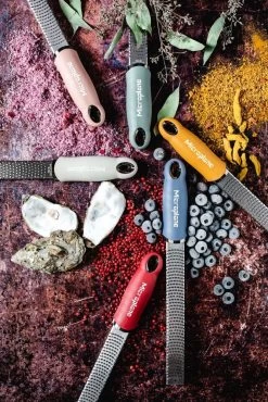 Microplane Premium Series Zesteur / Rasp 33 Cm Rvs Lipstick Pink -Keuken Verkoop microplane premium classic zester colors food arrangement 3